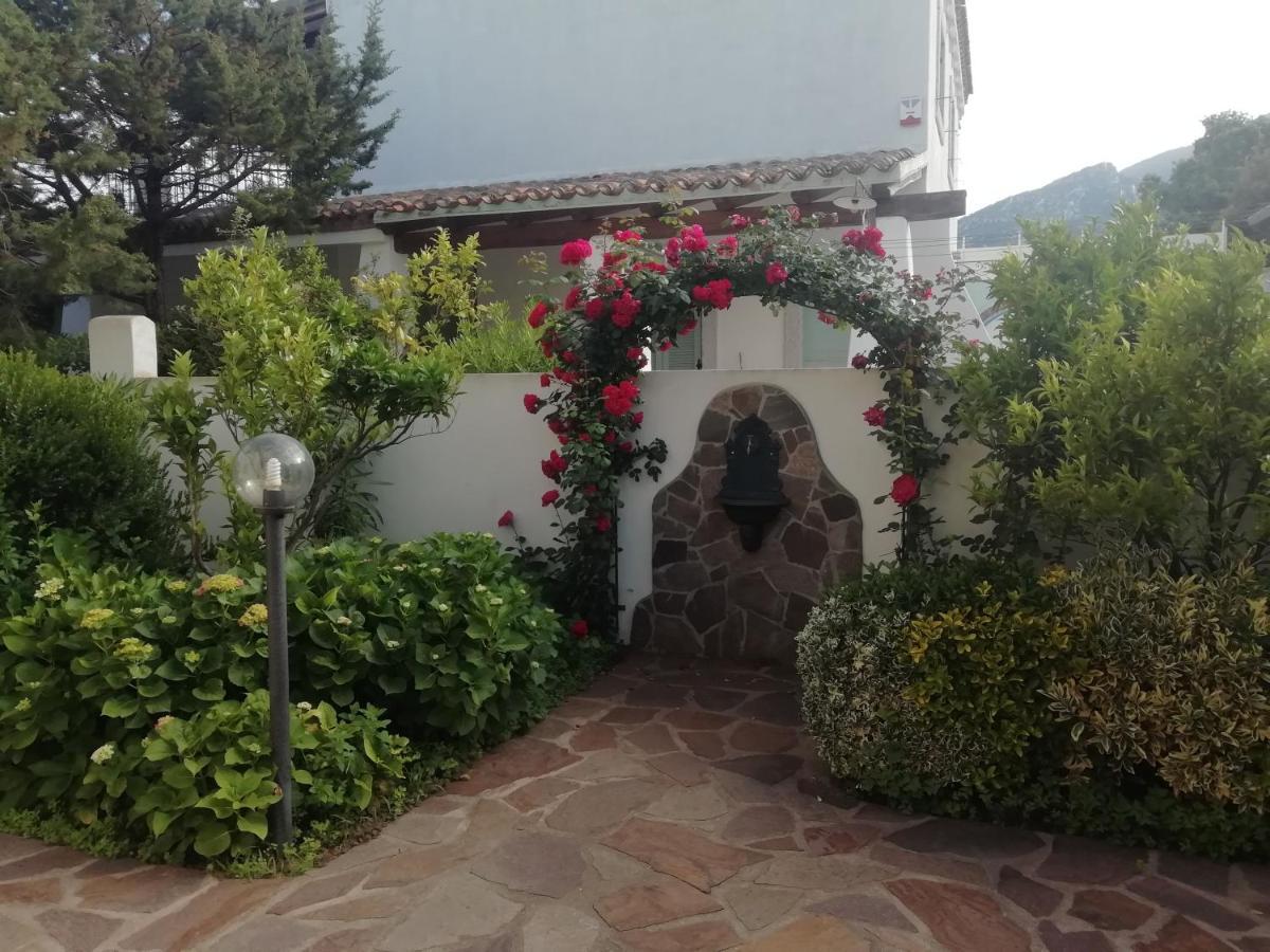 Casa Vacanze Villa Rosa Cala Gonone Eksteriør billede